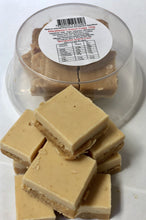 Load image into Gallery viewer, Red Hill Confectionery - Macadamia Caramel Fudge 160g Tub
